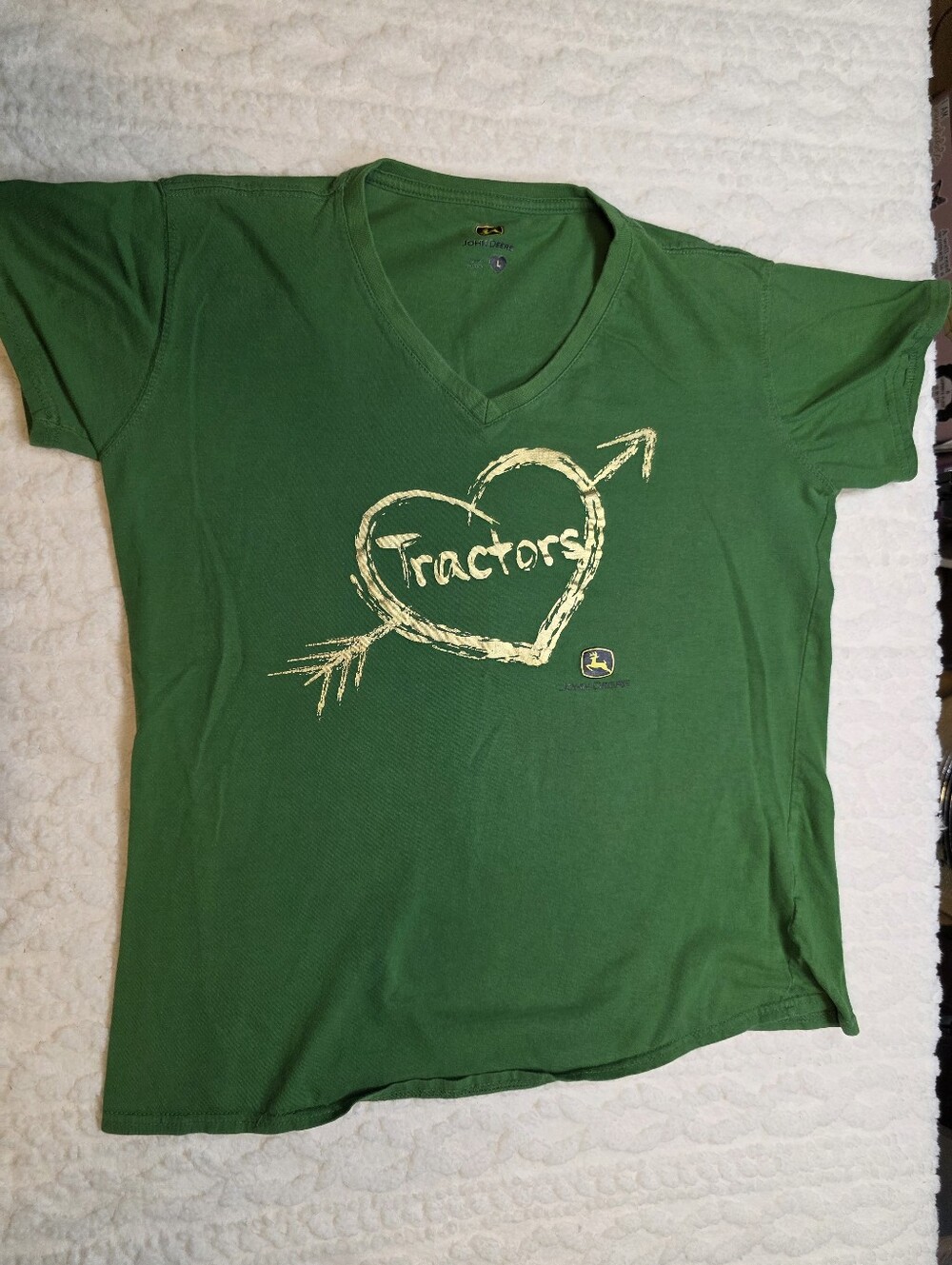 John Deere Tractors Heart Graphic Green V-Neck Tee Size Large